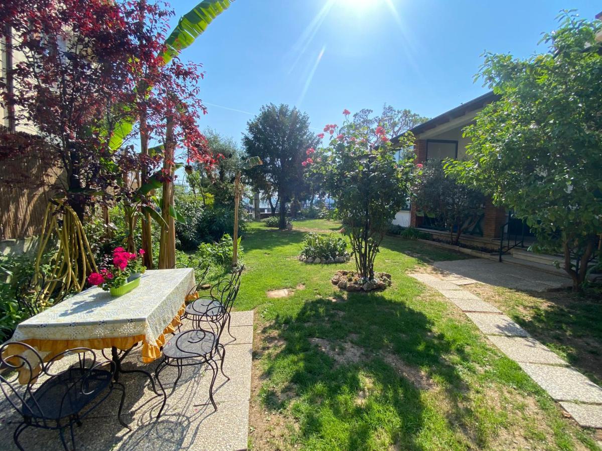 Casa Vacanze Gabbianella Villa Con Giardino Lungolago Maderno Toscolano-Maderno Exterior foto
